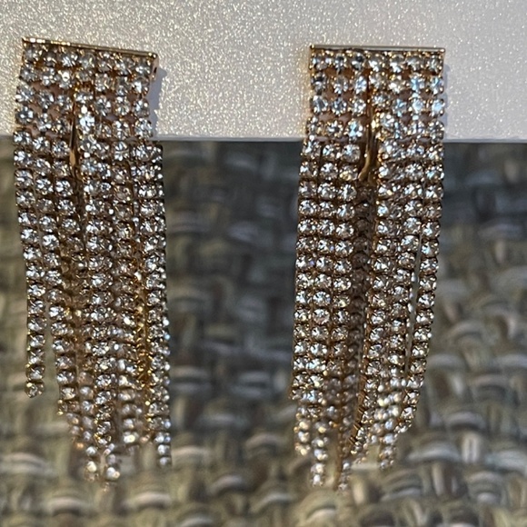 NWT BaubleBar Cupchain Huggie Fringe Drop Earrings, Goldstone/Cubic Zirconia - Picture 1 of 7